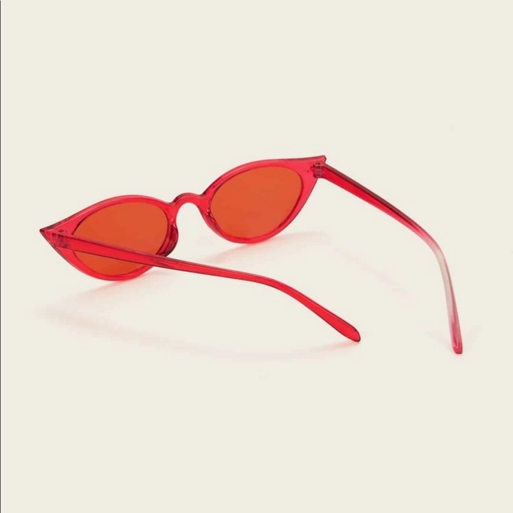NEW w/ Case Retro Red Cat Eye Sunglasses - Picture 2 of 7
